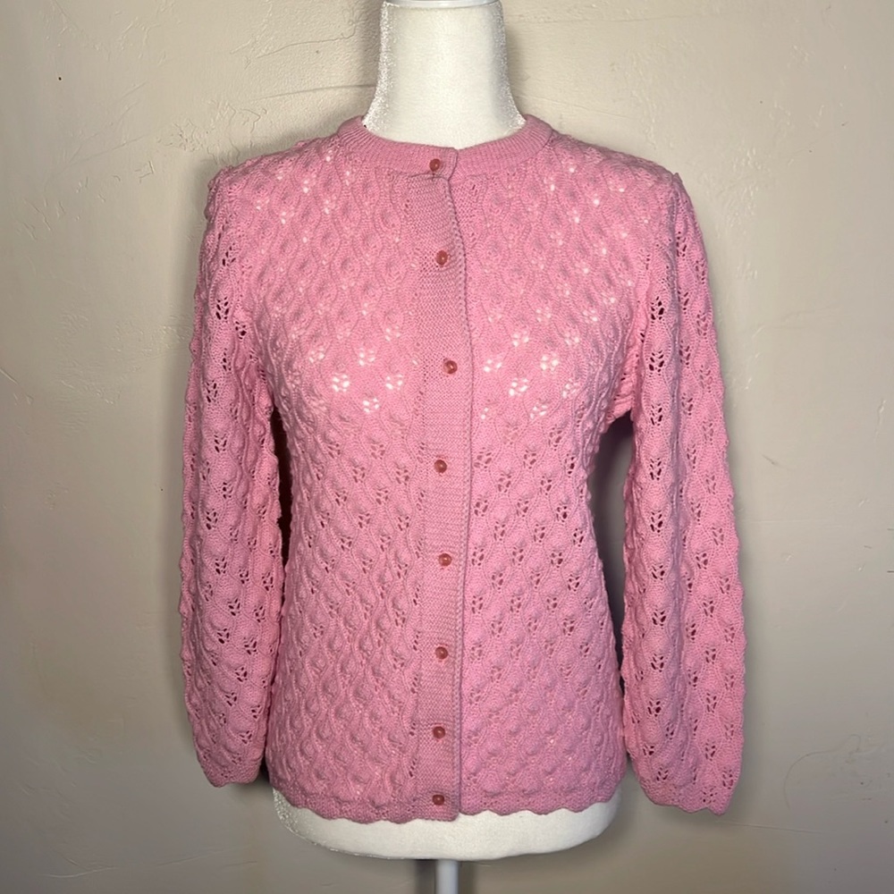 Vintage College Point Pink Crochet Wintuk Acrylic Button Up Cardigan Scallop Hem